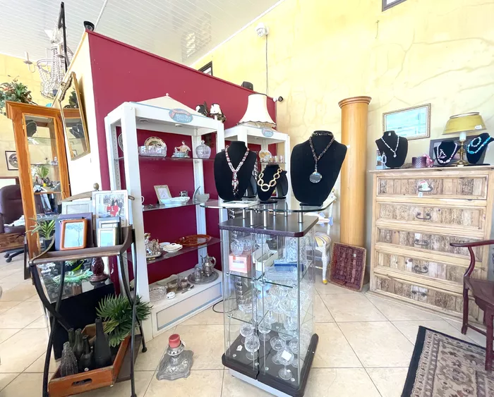 Image 492 of Larry's Place