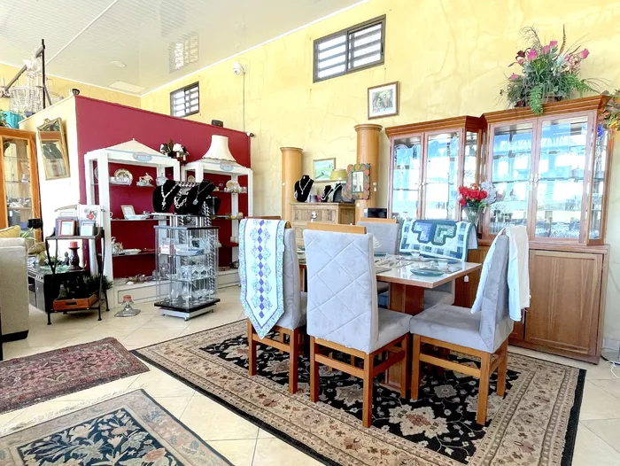 Image 496 of Larry's Place