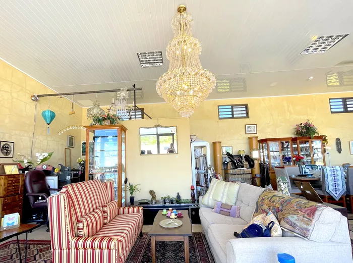 Image 498 of Larry's Place